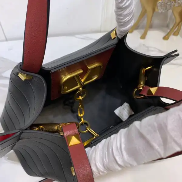 VALENTINO GARAVANI ESCAPE TOTE BAG