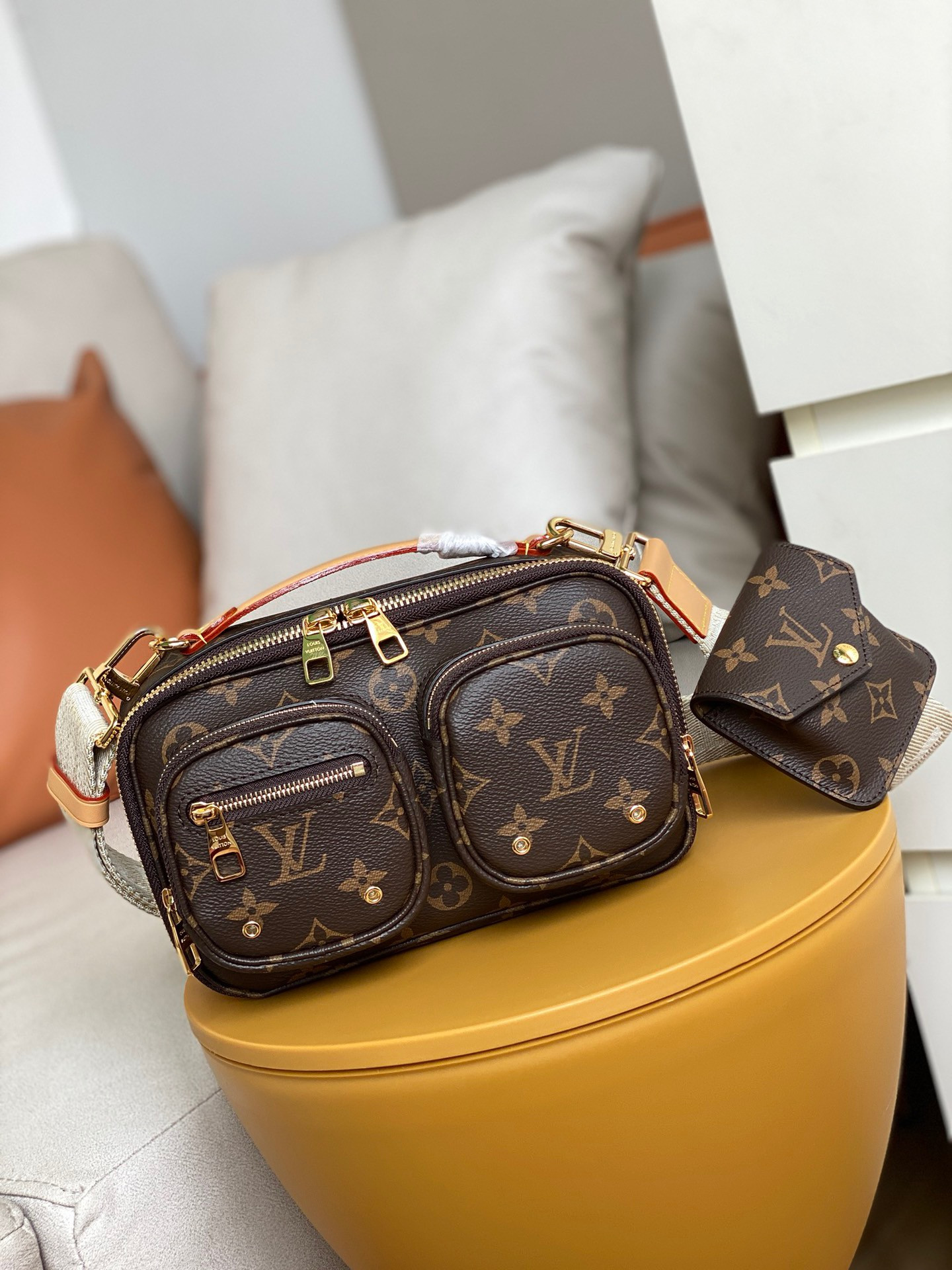 HOT SALE LOUIS VUITTON UTILITY CROSSBODY