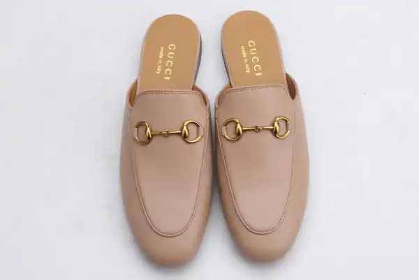 Bagsoffer GUCCI Princetown leather slipper