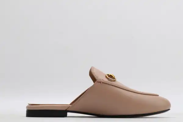 Bagsoffer GUCCI Princetown leather slipper