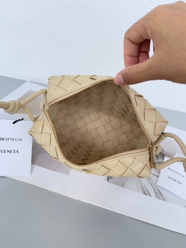 HOT SALE BOTTEGA VENETA Mini Loop Camera Bag