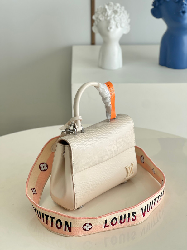 LOUIS VUITTON CLUNY MINI