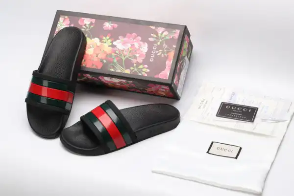 First bag ru GUCCI Web rubber slide sandal