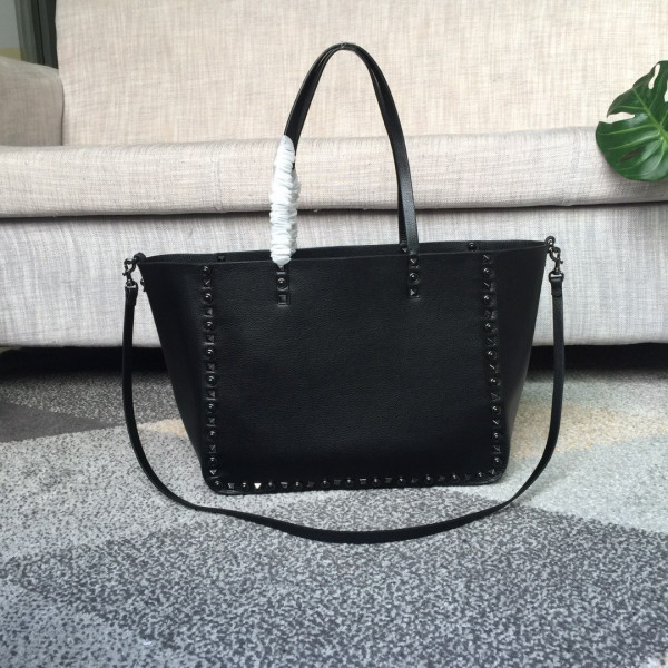 HOT SALE VALENTINO MEDIUM GRAIN CALFSKIN LEATHER ROCKSTUD BAG