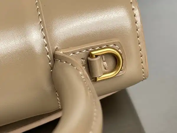 Frstbag ru BALENCIAGA HOURGLASS