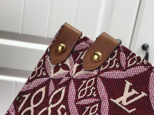 First bag ru LOUIS VUITTON SINCE 1854 ONTHEGO GM