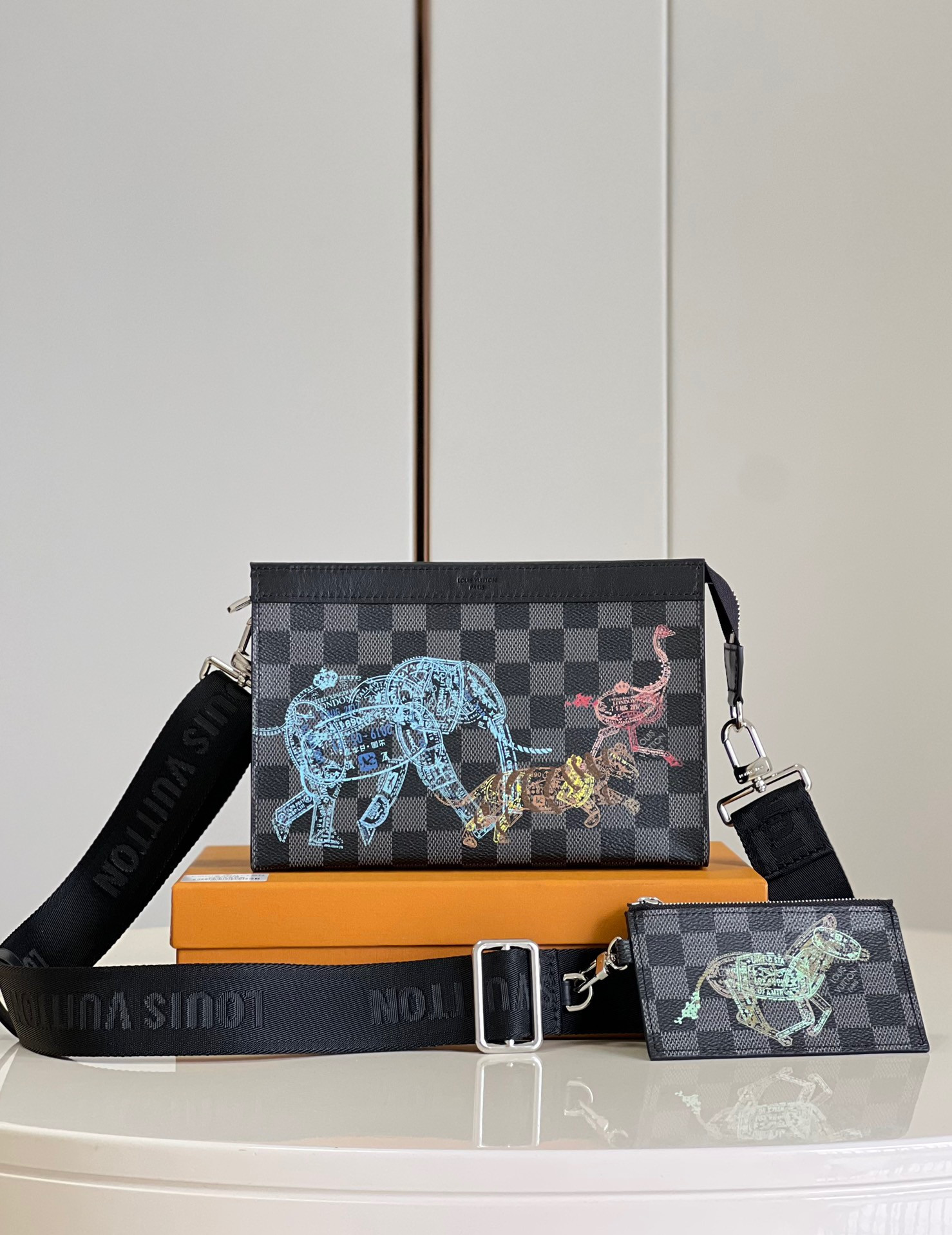 HOT SALE LOUIS VUITTON GASTON WEARABLE