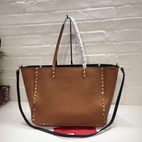 HOT SALE VALENTINO MEDIUM GRAIN CALFSKIN LEATHER ROCKSTUD BAG