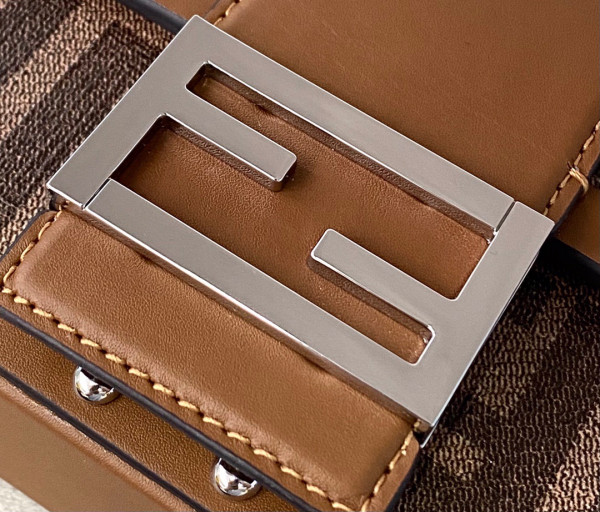 FENDI BAGUETTE TRUNK MINI