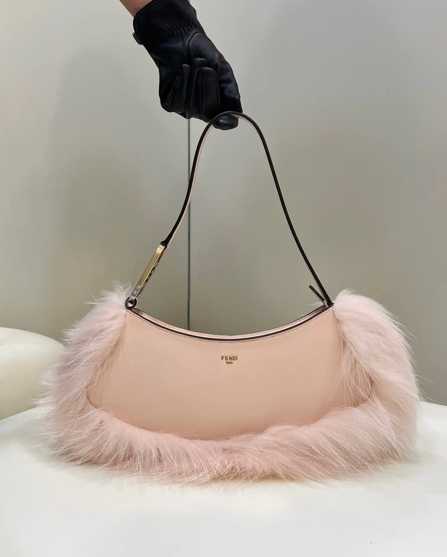 First Bag Ru FENDI O’Lock Swing