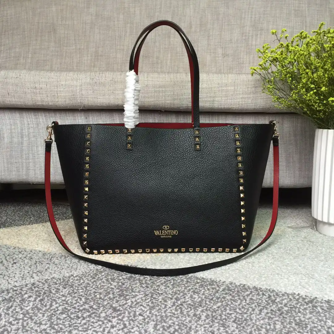 Firstbag Ru VALENTINO MEDIUM GRAIN CALFSKIN LEATHER ROCKSTUD BAG