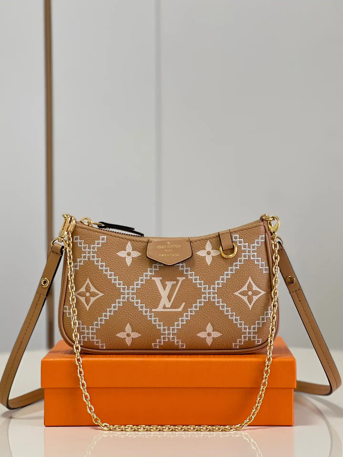 Frstbag ru LOUIS VUITTON EASY POUCH ON STRAP