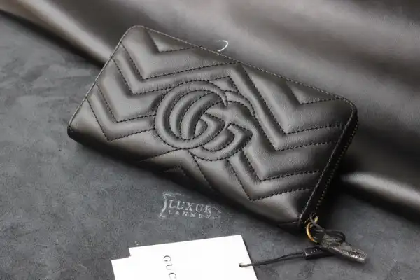 GUCCI GG Marmont zip around wallet