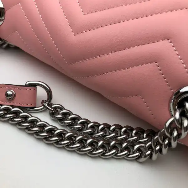 First bag ru Gucci GG Marmont 26CM