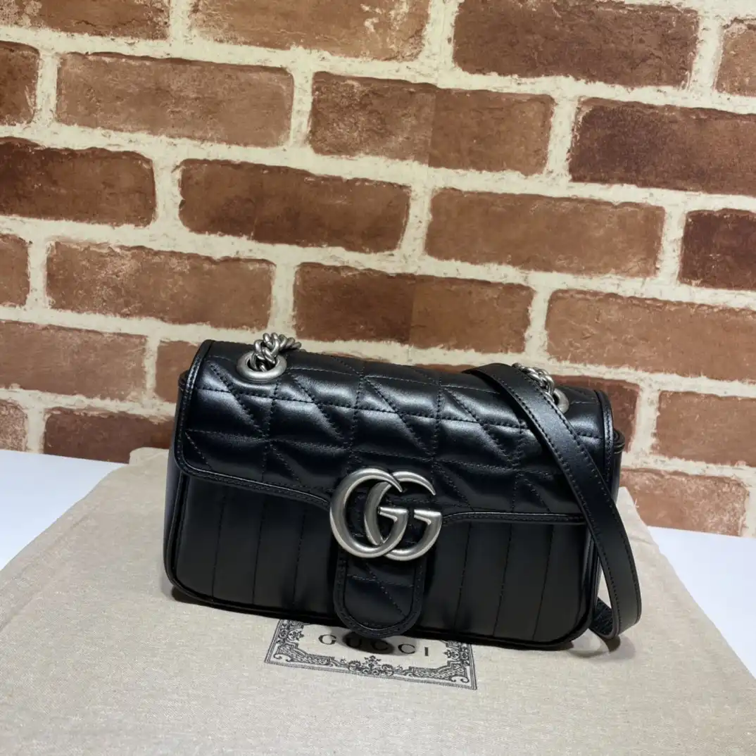 GUCCI GG Marmont 22CM