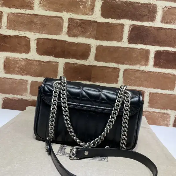 GUCCI GG Marmont 22CM