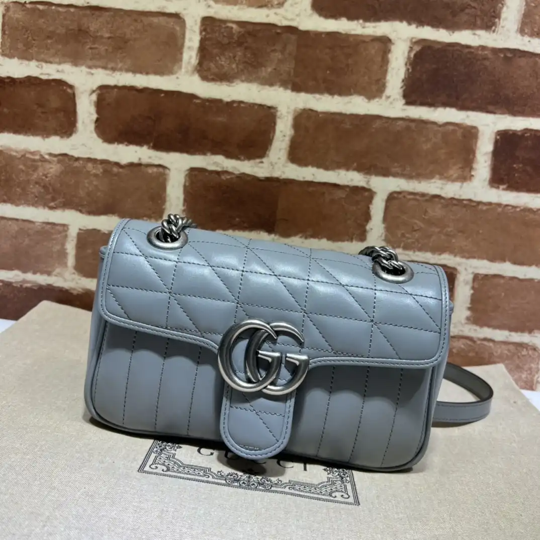 GUCCI GG Marmont 22CM