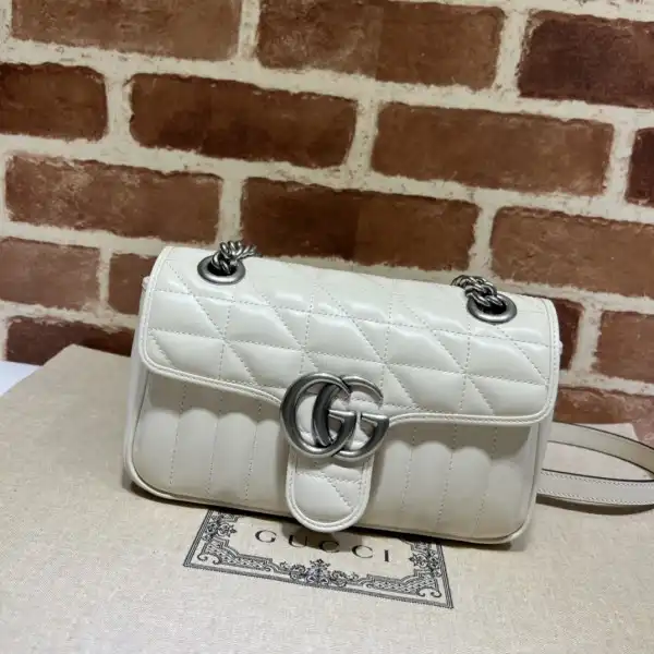 GUCCI GG Marmont 22CM