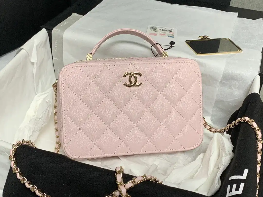 First bag ru CHANEL VANITY CASE