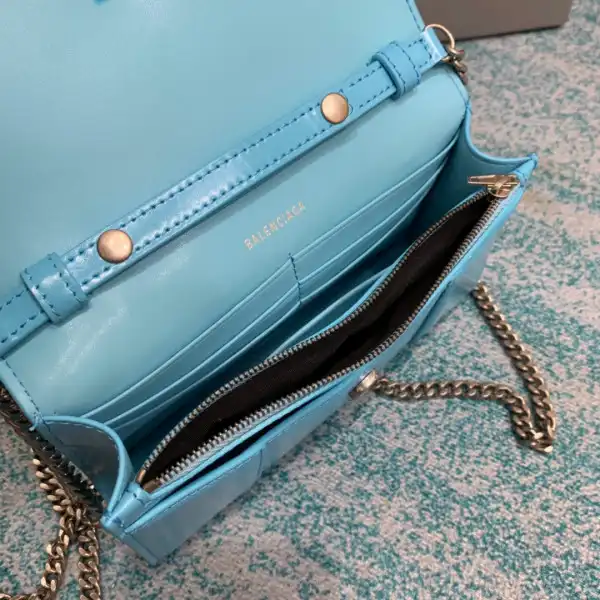 First bag ru BALENCIAGA HOURGLASS WALLET ON CHAIN