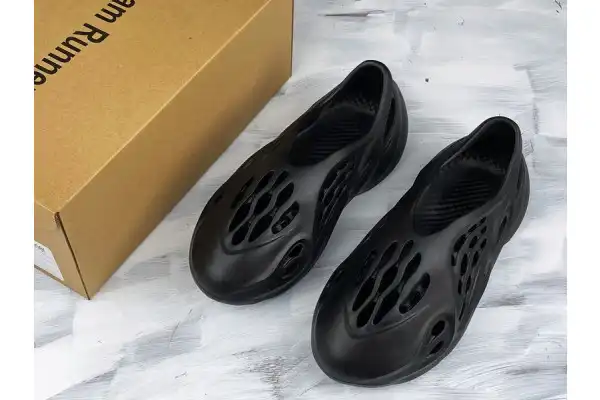 First Bag Ru YEEZY FOAM RUNNER SLIDE