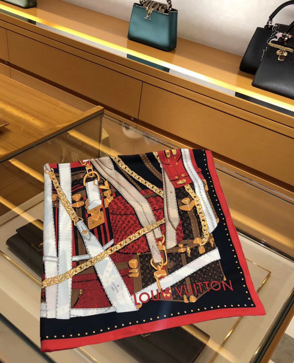 LOUIS VUITTON SCARF