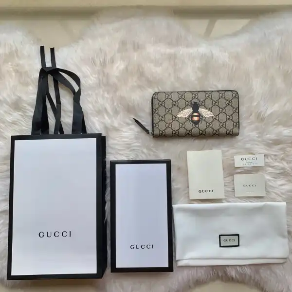 Affordable GUCCI Bee print GG zip around wallet