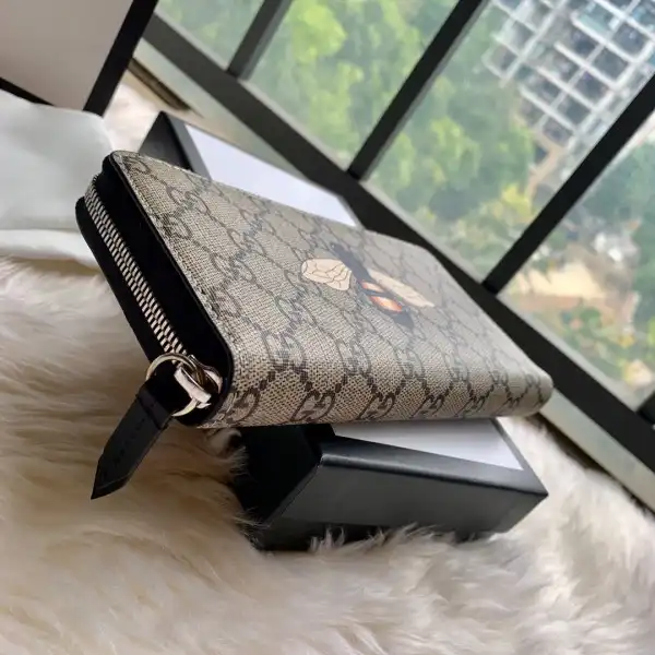 GUCCI Bee print GG zip around wallet