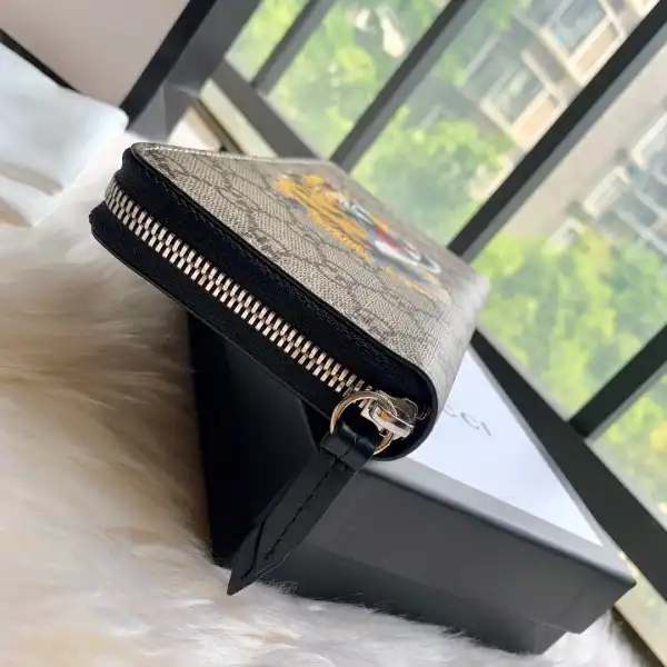 Affordable GUCCI Bee print GG zip around wallet