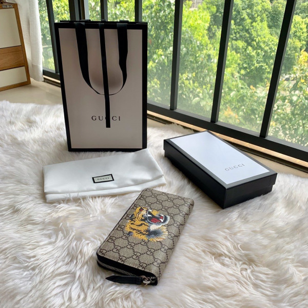 [FREE SHIPPING] GUCCI Bee print GG zip around wallet