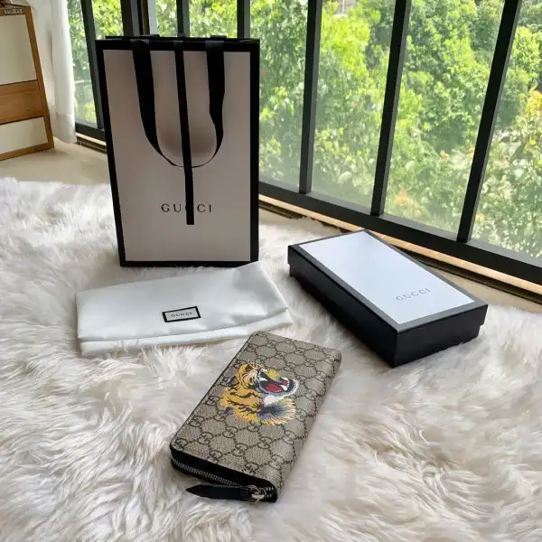 Affordable GUCCI Bee print GG zip around wallet