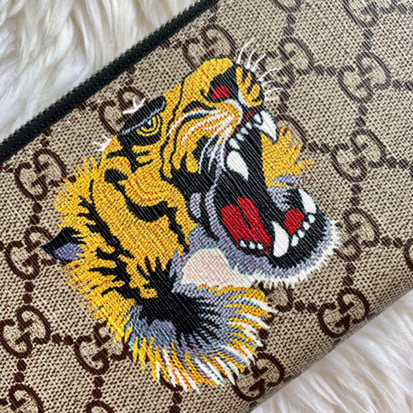 [FREE SHIPPING] GUCCI Bee print GG zip around wallet