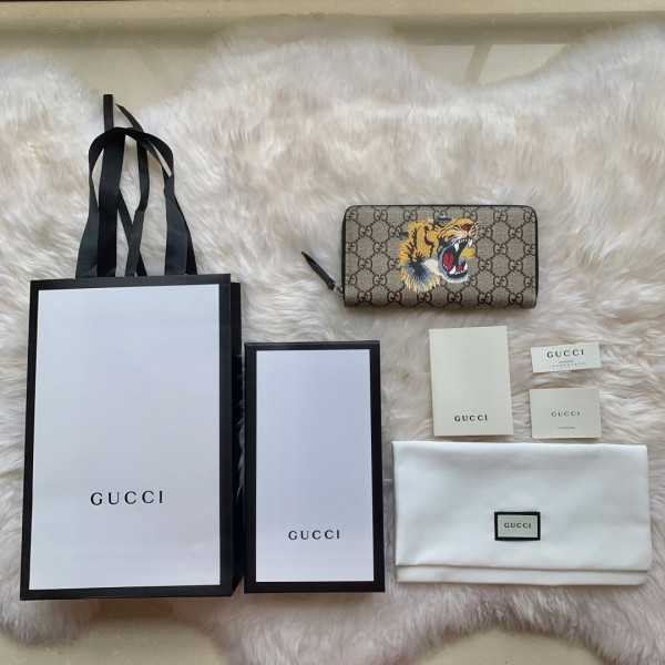 [FREE SHIPPING] GUCCI Bee print GG zip around wallet