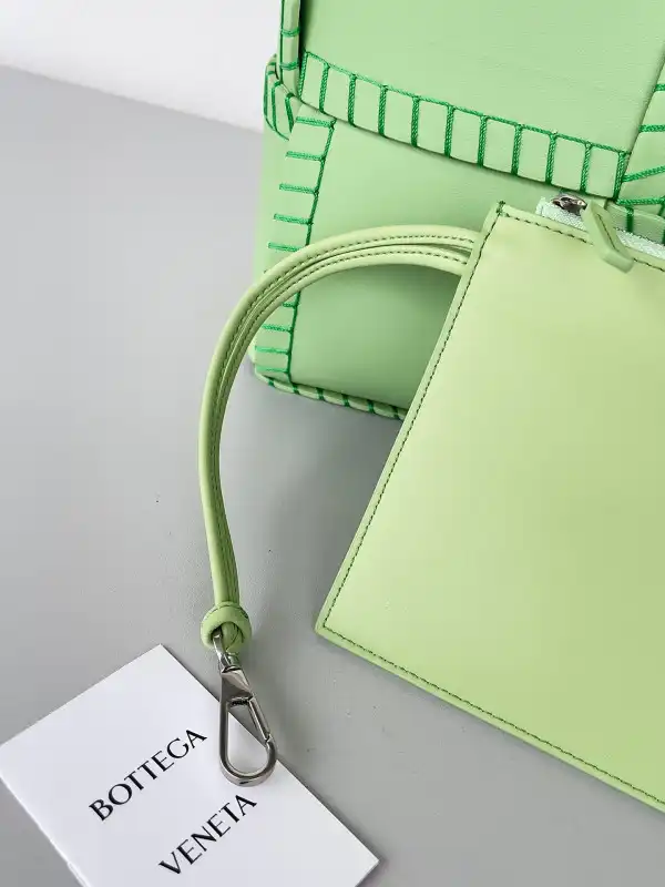 BOTTEGA VENETA Small Arco Tote Bag