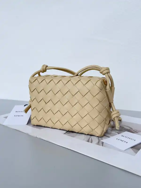 Yupoo bagsoffer BOTTEGA VENETA Mini Loop Camera Bag