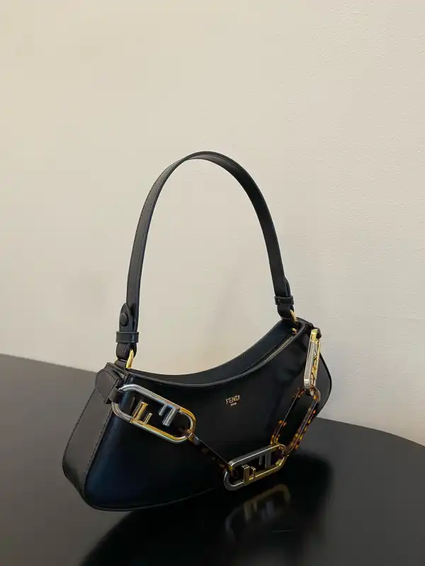 First bag ru FENDI O’Lock Swing