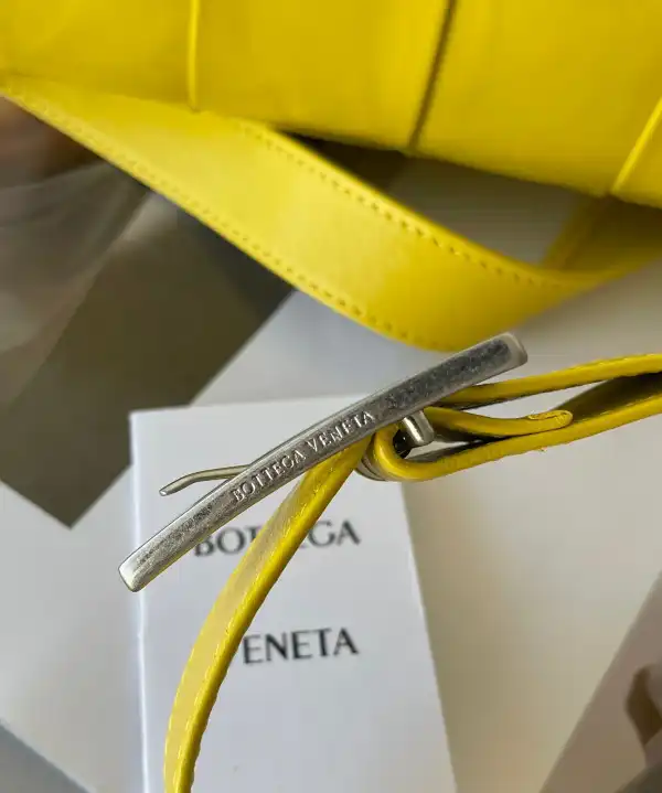 BOTTEGA VENETA CASSETTE