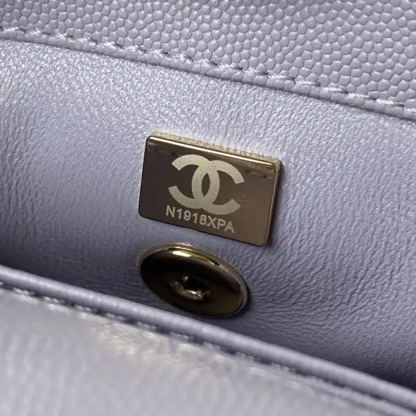 First bag ru CHANEL HANDLE BAG