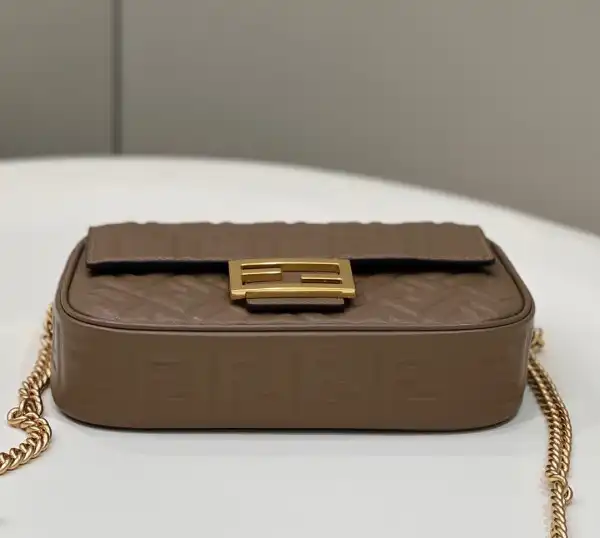 First bag ru FENDI BAGUETTE CHAIN MIDI 397B98-24*14*7CM