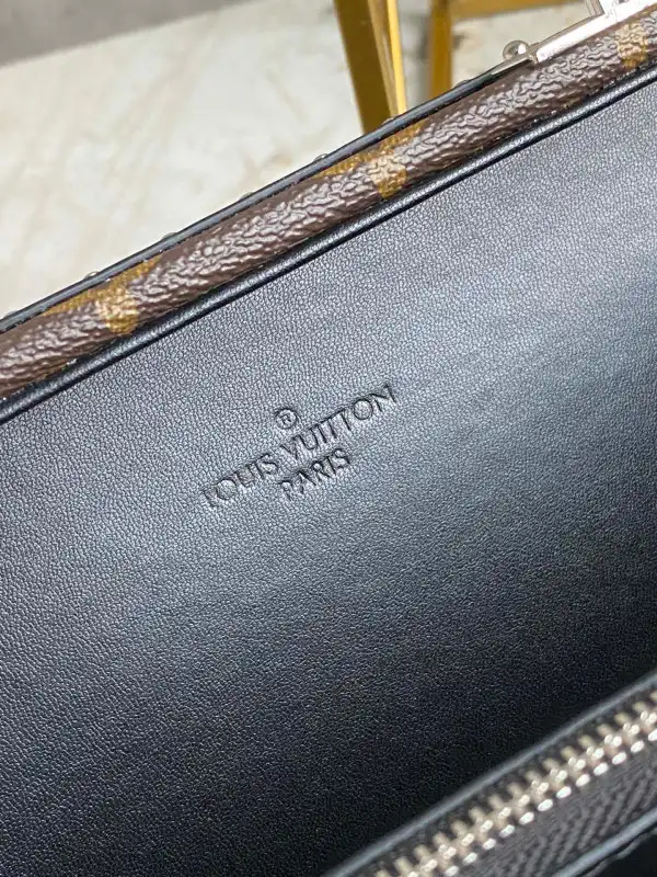 TO LOUIS VUITTON CLUTCH BOX