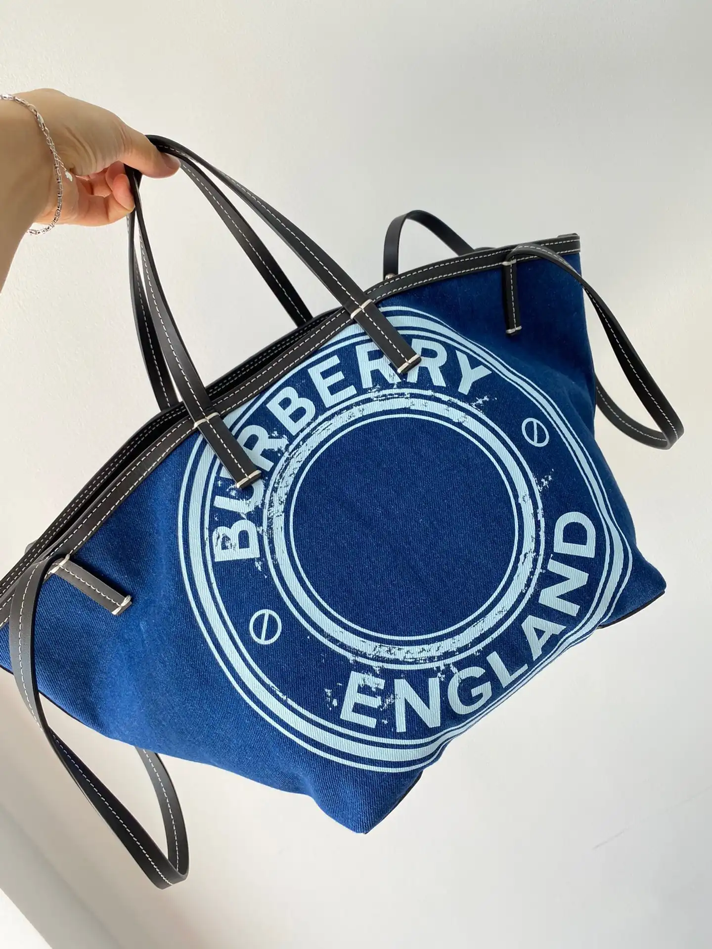 BURBERRY Beach Tote