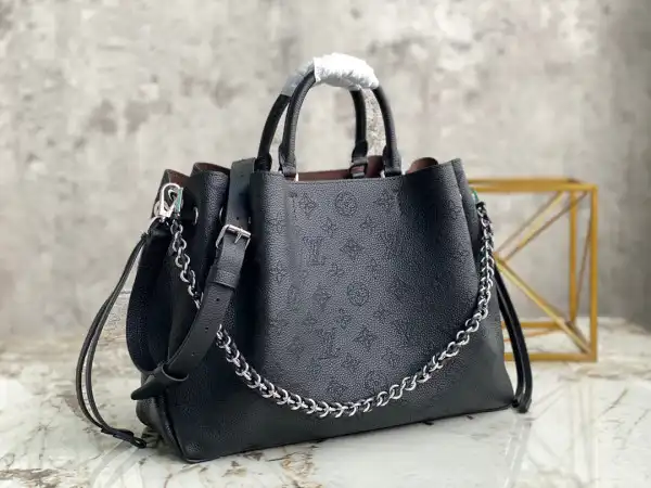 First bag ru LOUIS VUITTON BELLA TOTE