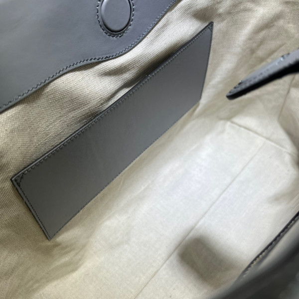 HOT SALE GUCCI GG matelassé leather medium tote