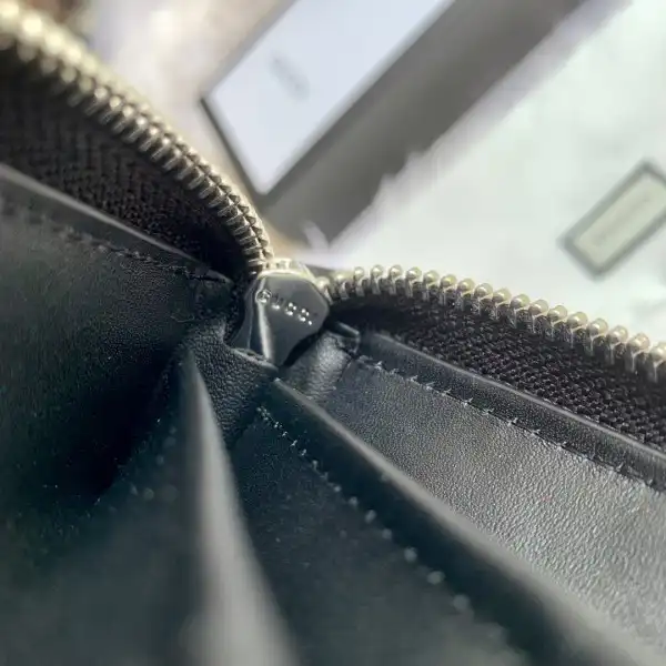 First bag ru GUCCI LEATHER ZIP AROUND WALLET