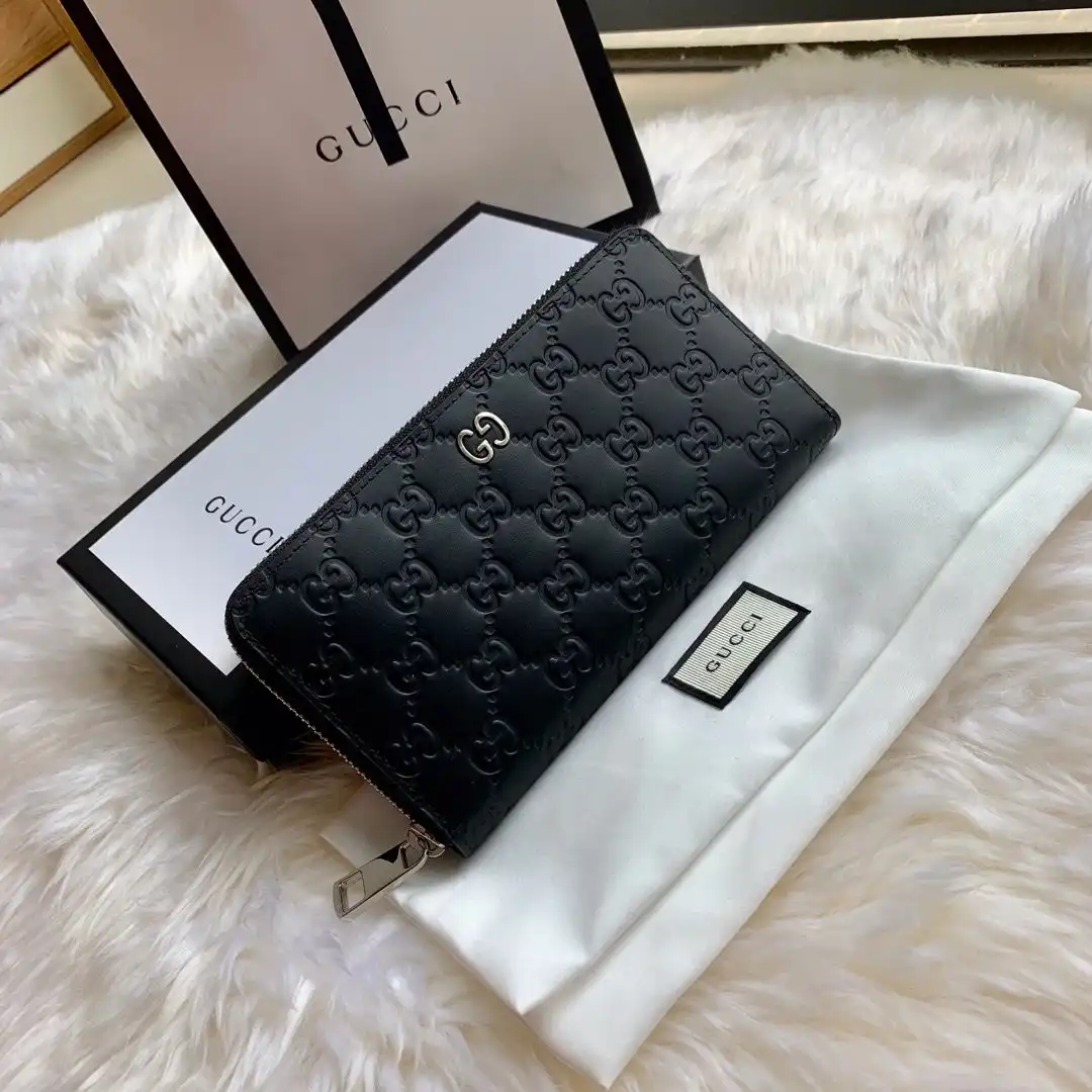 GUCCI LEATHER ZIP AROUND WALLET