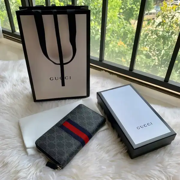 GUCCI LEATHER ZIP AROUND WALLET