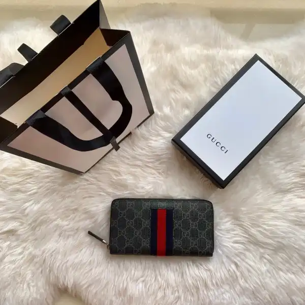 GUCCI LEATHER ZIP AROUND WALLET