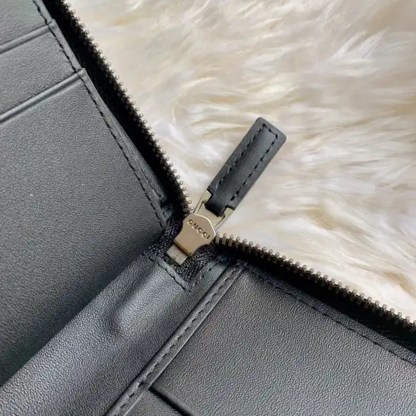 GUCCI LEATHER ZIP AROUND WALLET