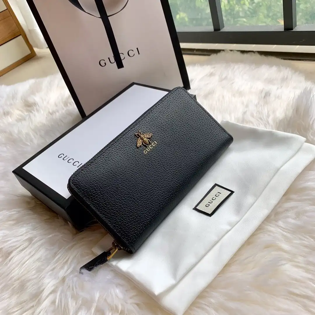 Firstbag Ru GUCCI LEATHER ZIP AROUND WALLET