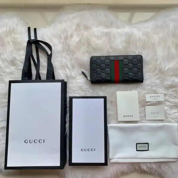 First Bag Ru GUCCI LEATHER ZIP AROUND WALLET